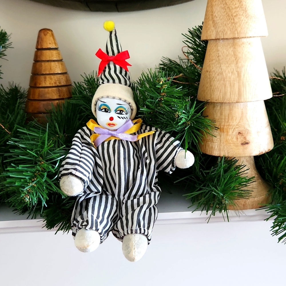 Vintage ceramic faced, seated clown 🤡
